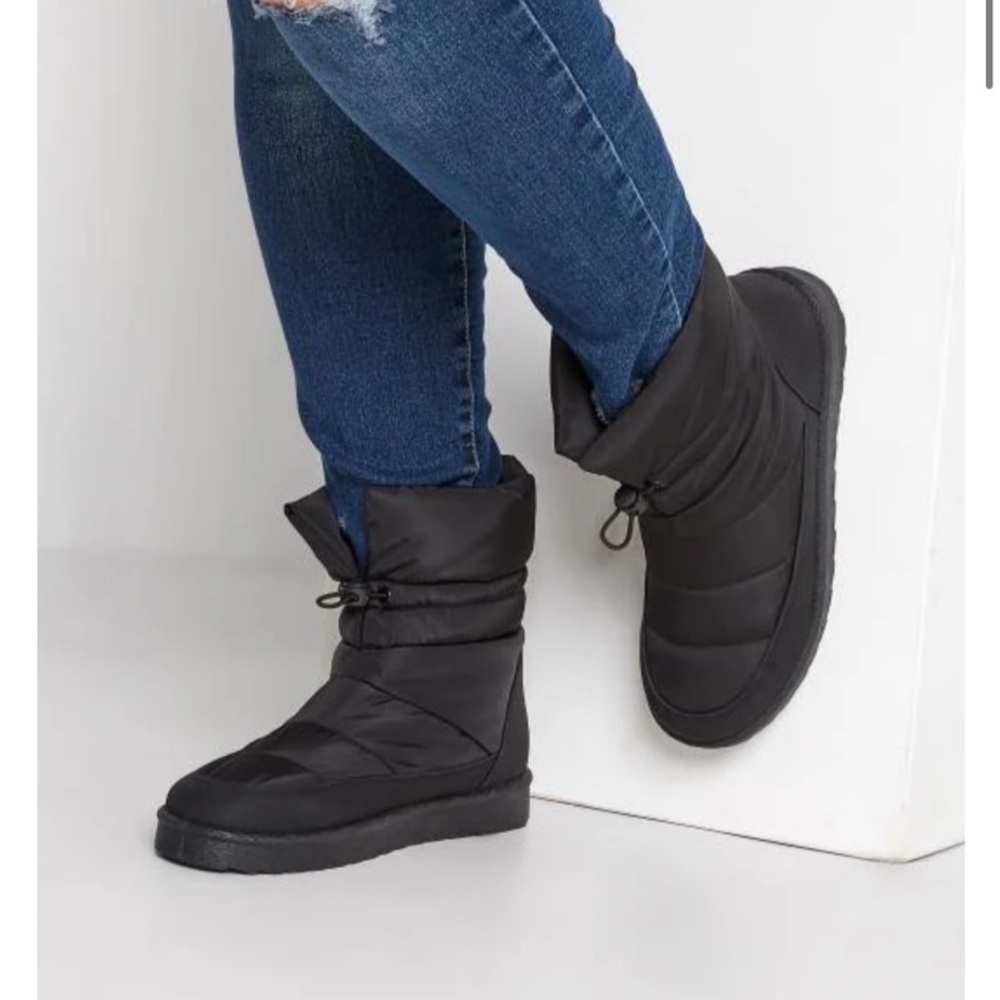 Women’s Black Winter Snow/Rain Boots - Picture 2 of 3